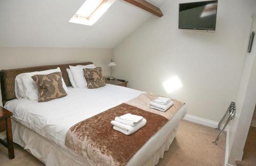 Ollerton Hotel | The Maypole at Wellow