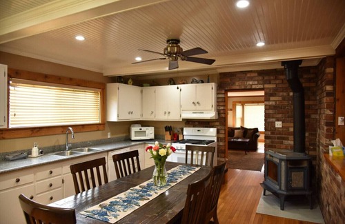 McCloud House | The McCloud Vacation Home on Mt. Shasta Sleeps 10+