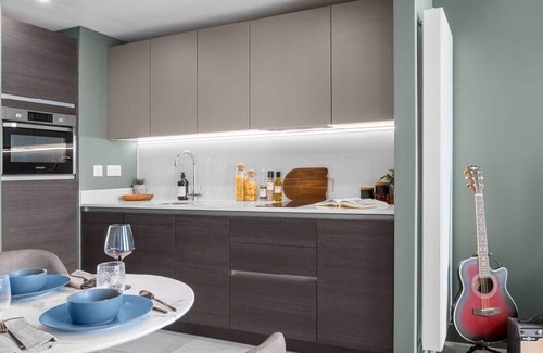 The Westside Apartment | The Mercian 1 XVIII- 1BDR |STUNNING CITY SKYLINE VIEWS! 24-Hour GYM | CINEMA roo