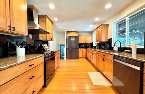 Boise House | The Mesa Manor - Fun in the Foothills - Arcade/Patio/Large Kitchen/Comfy Beds