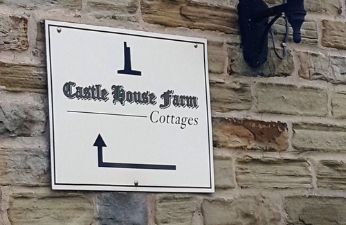 Honley Cottage | The Mistal is a rural cottage in a private courtyard - 10 mins from Town centre