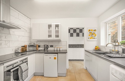 Llwchwr House | The Modern Cwtch House - Swansea