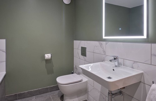 Chittlehamholt Resort | The Mole Resort, 2 Bedroom Meadow View Luxury Lodge with Hot Tub