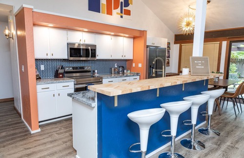 Graeagle House | The Mondrian Hole in One - An MCM Townhome in a Quiet Golf Course Community