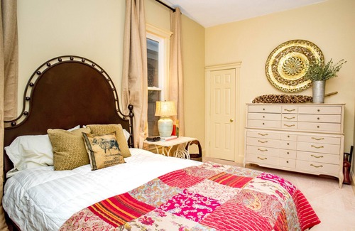 Forest Park Condo | The Monroe House - Just blocks from the CTA and 20 minutes from downtown