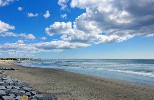 Hampton Apartment | The Motel closest to the beach! Pet Friendly! The Best Surfing!