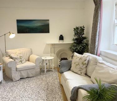 Somerton Apartment | The Mount Somerton Retreat - Nr Bruton, Glastonbury, The spectacular Wells Cathedral, Millfield School, Leonardo Helicopters, Yeovilton