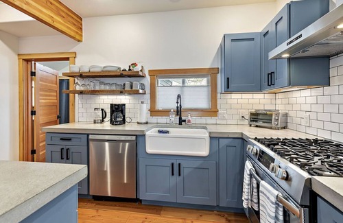 Ashland House | The Mountain Ave House by WanderLodges