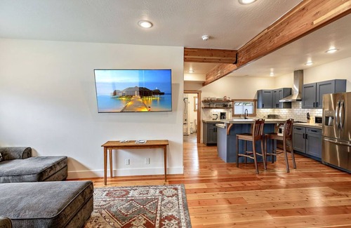 Ashland House | The Mountain Ave House by WanderLodges