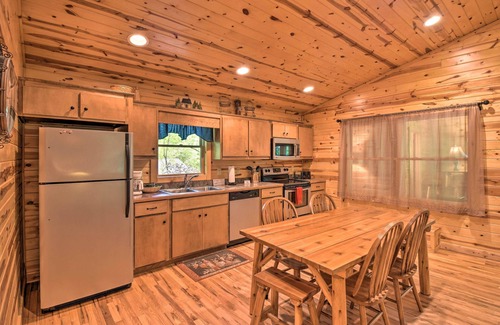 Helen Cabin | 'The Mountain Laurel’ Sautee Mountain Retreat