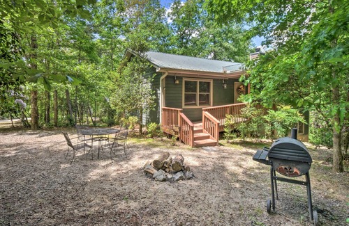 Helen Cabin | 'The Mountain Laurel’ Sautee Mountain Retreat
