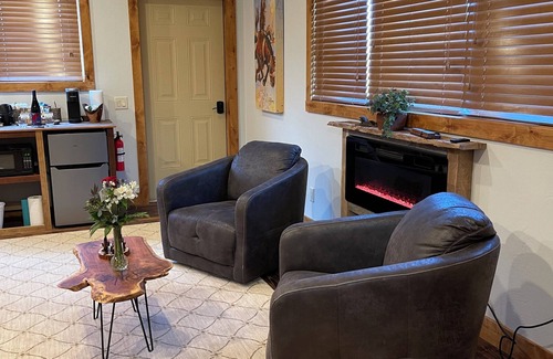 Ennis Apartment | The Mountain View Suite