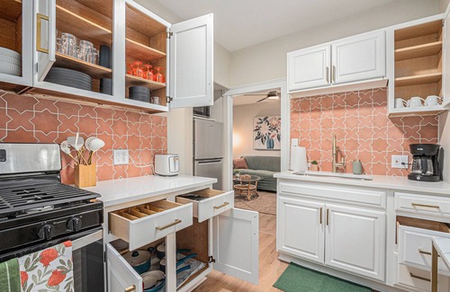 Valparaiso House | The Navy Gem | Historic Downtown Home—Sleeps 20