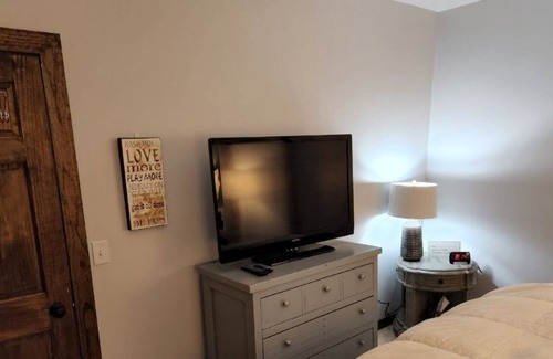 Findlay Apartment | The Nest! A Clean & Cozy Newly Remodeled Apartment