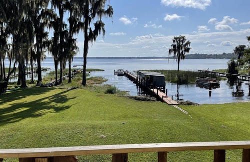 Melrose Cottage | The Nest on Lake Santa Fe in Melrose, FL