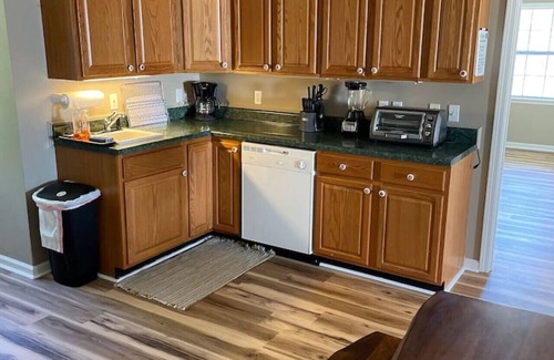 Leesburg Cottage | The Nest on Weiss-Perfect for Families and Friends