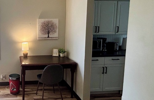 Muncie House | The Nest - Sleeps 6, 3 min to BSU