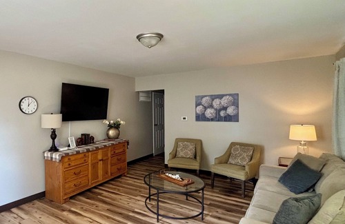Muncie House | The Nest - Sleeps 6, 3 min to BSU
