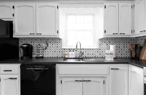 Kansas City Villa | The Nest Villa with Pool