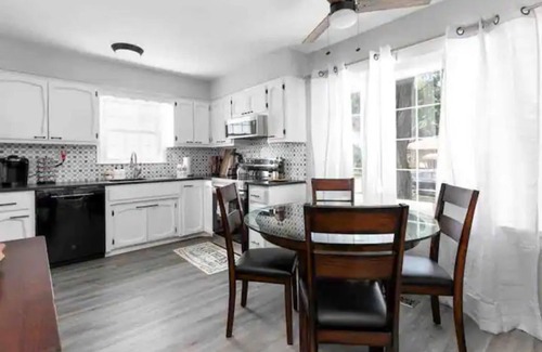 Kansas City Villa | The Nest Villa with Pool