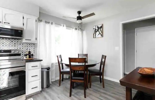 Kansas City Villa | The Nest Villa with Pool