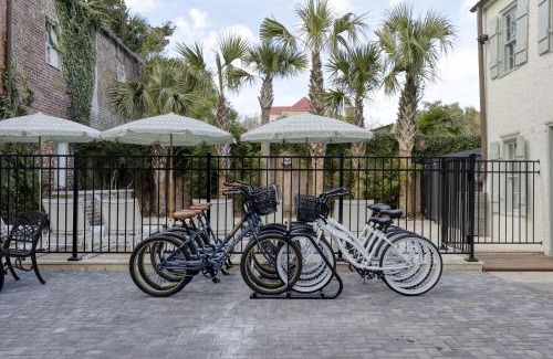 Harleston Village Bed & Breakfast | The Nicholas Carriage King Suite 1 Block to King