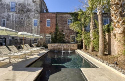 Harleston Village Bed & Breakfast | The Nicholas Carriage King Suite 1 Block to King