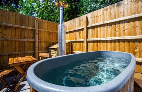 Loughborough House | The Nook with Hot Tub