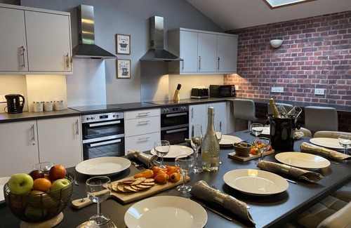 Flint Apartment | The North Wales Gathering - 9 Bedroom - EV Charging