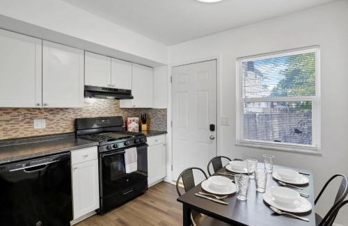 Columbus Apartment | The Northtowne Getaway