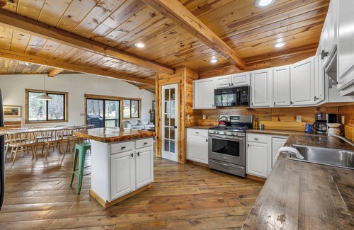 Keystone Cabin | The Oak Grove Cabin