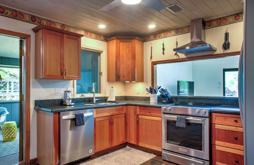 Brevard House | The Oak Lake House on Wanteska | Secluded Lakeferont Property