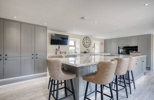 Crook House | The Oak & The Log Cabin, Sleeps 10, 2 Hot Tubs