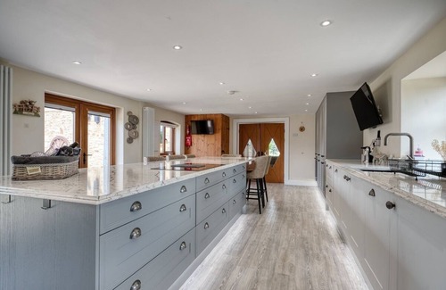 Crook House | The Oak & The Log Cabin, Sleeps 10, 2 Hot Tubs