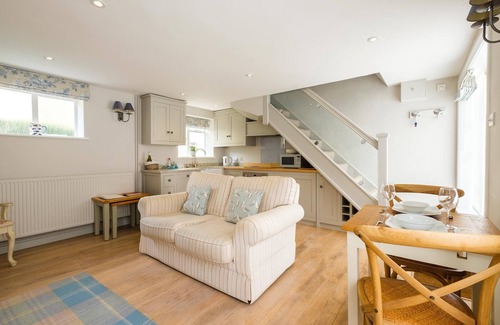 Aldeburgh Apartment | The Old Custom House - sleeps 2 guests in 1 bedroom
