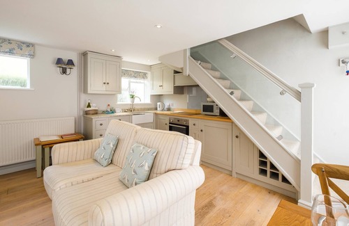 Aldeburgh Apartment | The Old Custom House - sleeps 2 guests in 1 bedroom