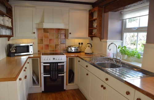 Pickering Cottage | The Old Farmhousen3 bed det cottage Hot Tub, Dog/cat friendly onsite fishing