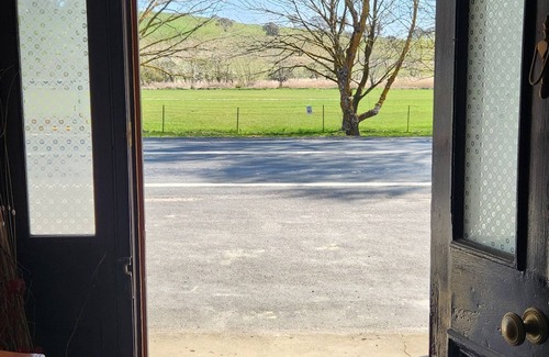 Binda House | The Old Flag HotelnBinda