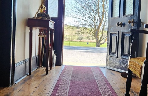 Binda House | The Old Flag HotelnBinda