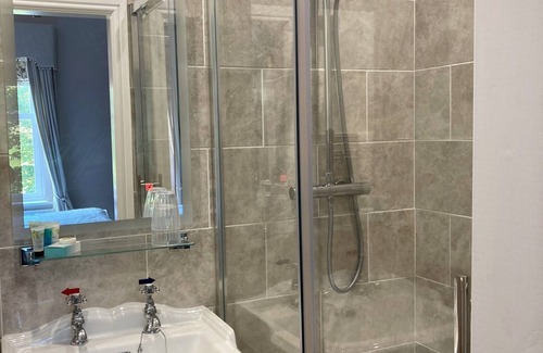 Canwick Hotel | The Old Lodge Guest House