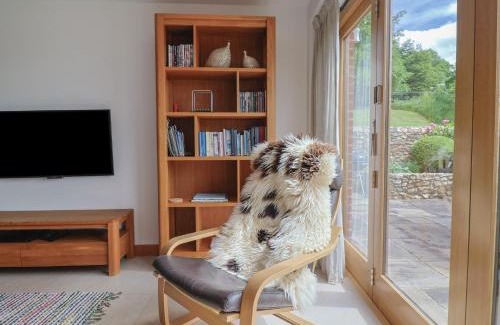 Honiton House | The Old Log Shed