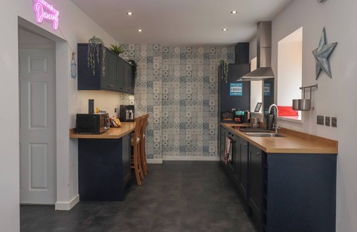 Withernsea Cottage | THE OLD POLICE HOUSE, pet friendly, with hot tub in Withernsea