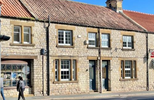 Helmsley House | The Old Post Office - Central Helmsley with Parking