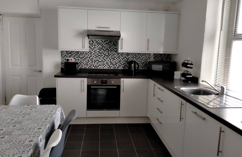 Llansamlet House | The Old Post Office -Games/Gym Room, Multiple Bedrooms Great for Families