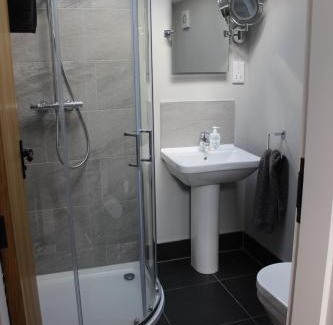 Alne Apartment | The Old Post Office pretty village 20min from York