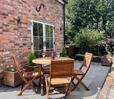 Llanymynech House | The Old Smithy, beautifully restored cottage in Carreghofa, near Llanymynech