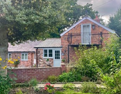 Llanymynech House | The Old Smithy, beautifully restored cottage in Carreghofa, near Llanymynech