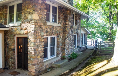 Leesburg Cottage | The Old Stone Cottage at Tippy