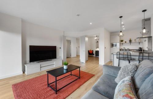 Leicester Apartment | The Olive Tree with balcony and parking