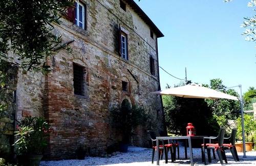 Montelaguardia House | The Olivella, former parsonage of 1600 olive trees and herbs with pool